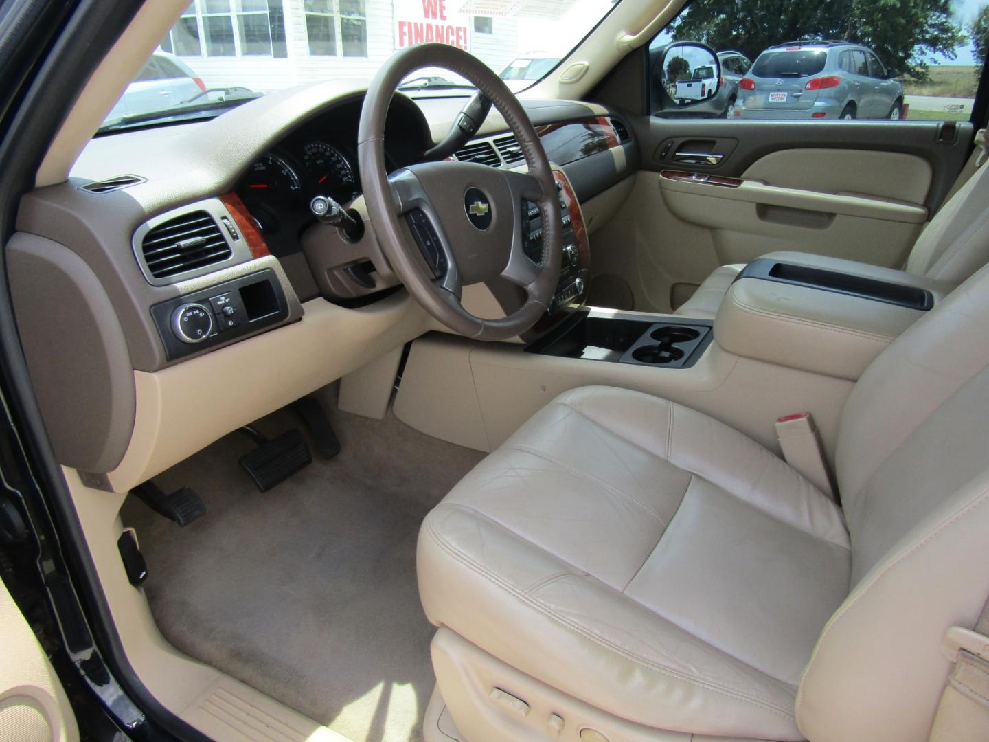 2014 Black /Tan Chevrolet Tahoe (1GNSCBE00ER) with an V8 engine, Automatic transmission, located at 15016 S Hwy 231, Midland City, AL, 36350, (334) 983-3001, 31.306210, -85.495277 - Photo#3